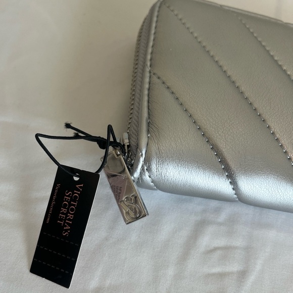 Victoria's Secret Silver Quilted  Large Wallet with Zip Closure - Picture 6 of 6